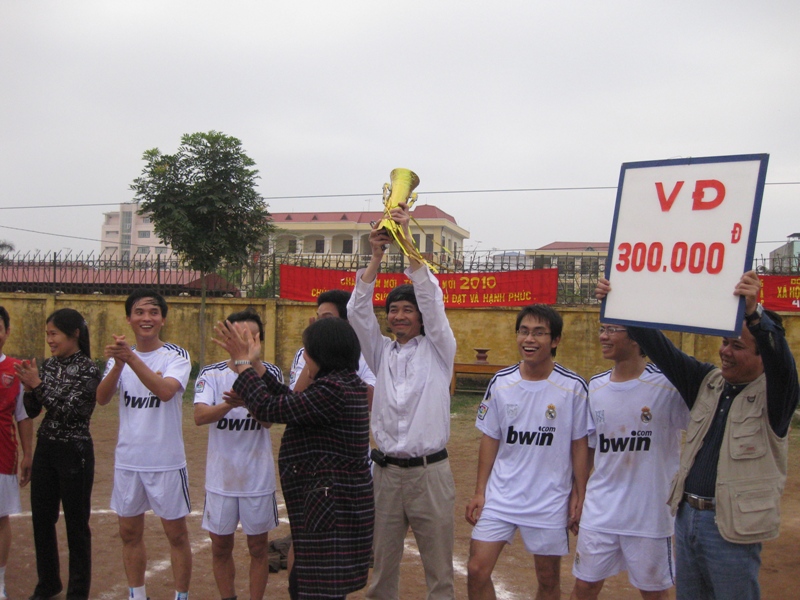 Hạ "Xã hội" 6-4, "Tự nhiên" đoạt Cúp Côn Sơn 2010
